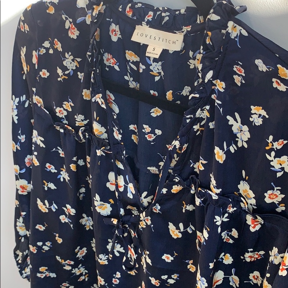 🆕 𝕃𝕆𝕍𝔼𝕊𝕋𝕀𝕋ℂℍ Blouse - Picture 7 of 11